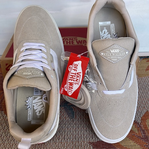 Vans WMNS Kyle Walker Pro
Antique/Rose
VN0A4UWS2LY
Sneakers - Picture 13 of 16